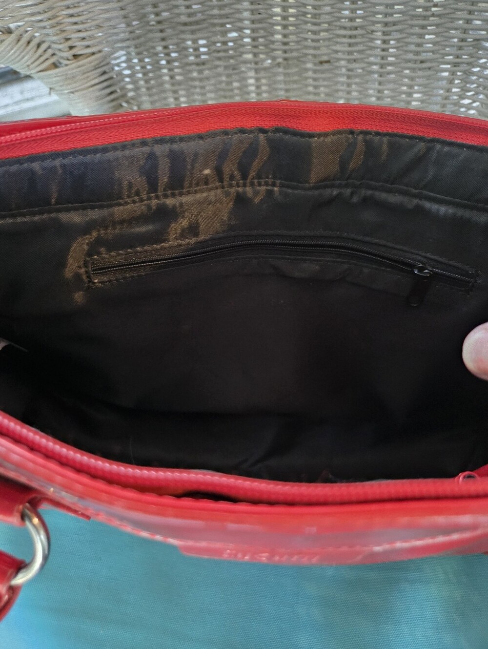 Fugatti Red Patent Leather Shoulder Bag - Picture 8 of 10